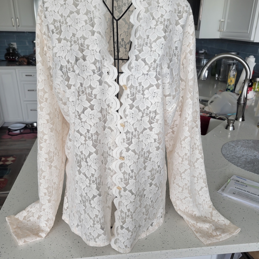 Vintage Floral Lace Button-Up Blouse.  L/XL